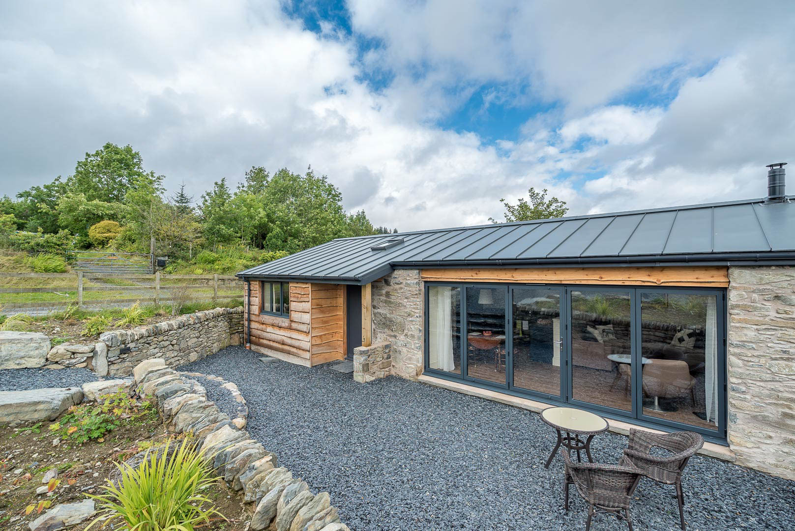 Bright And Airy Holiday Cottage In The Hills | Alwen
