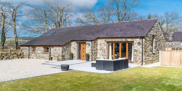 Bright and Spacious Holiday Cottage in Rural Setting