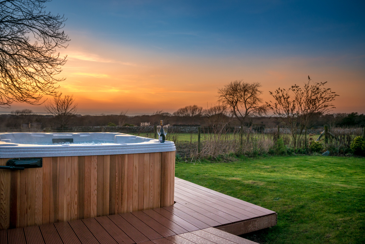 holiday cottages in anglesey with hot tub