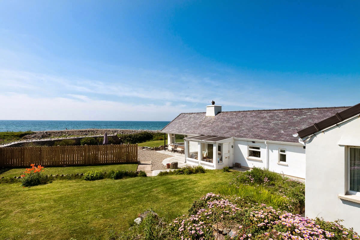 SEAFRONT HOLIDAY COTTAGE NORTH WALES | YR-ODYN