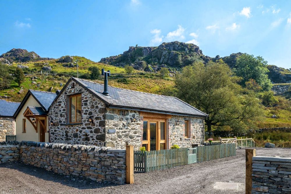 Top 5 Holiday Cottages with EV car charging 