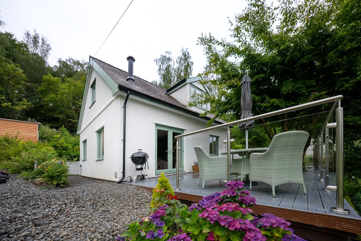 ADORABLE COTTAGE WITH STUNNING VIEWS OVER THE MAWDDACH ESTUARY | ERW-FAIR
