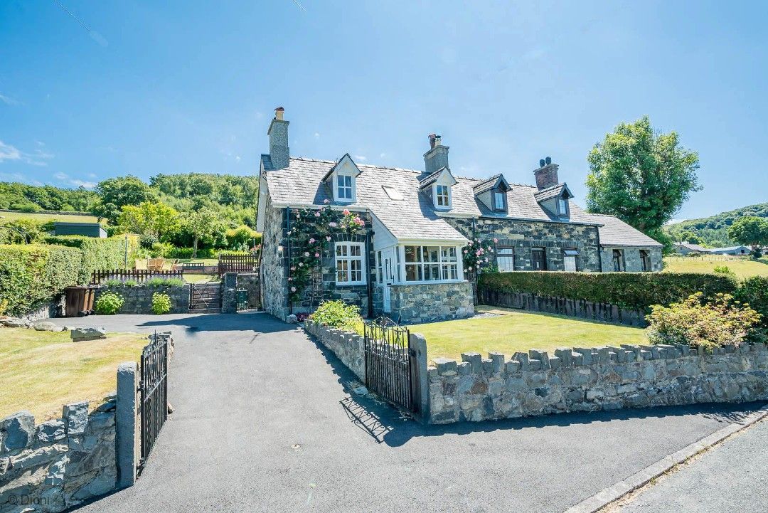 Top 5 North Wales Holiday Cottages Near a Pub