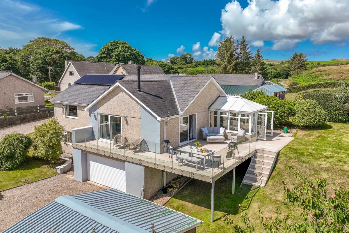 STYLISH AND SPACIOUS THREE BED HOLIDAY HOME IN LLANBEDROG | LLWYN Y MAEN