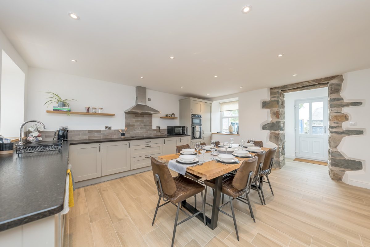 Exclusive 10% Off Farmhouse Cottage Stay Near Aberdaron: Discover Brynhynog-Fawr